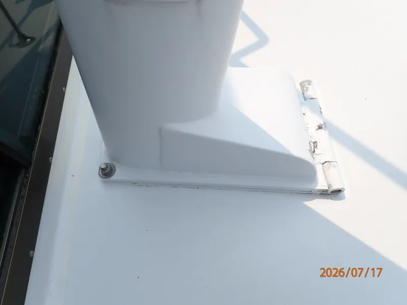 Slide: The Image of 48' Hatteras mast base hinge - 6885886