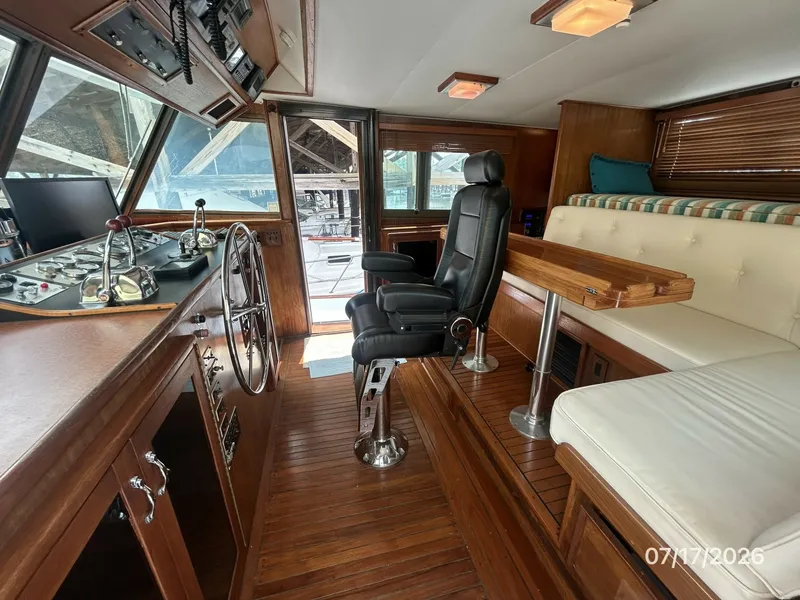 Slide: The Image of 48' Hatteras pilothouse starboard - 6885908