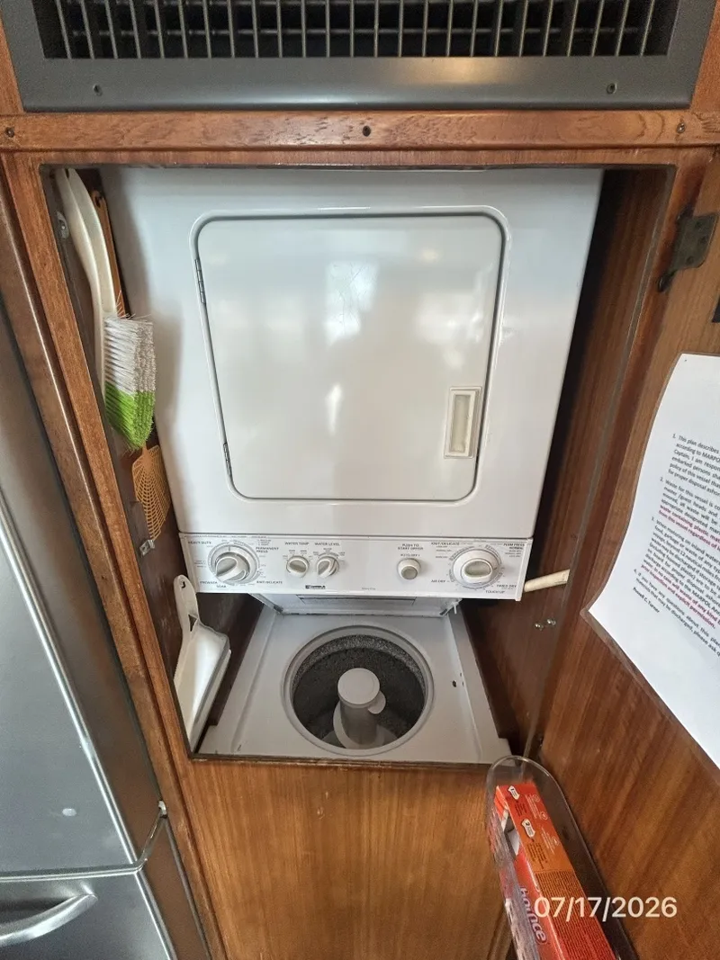 Slide: The Image of 48' Hatteras washer-dryer - 6885945