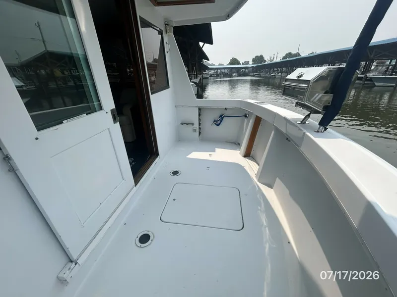 Slide: The Image of 48' Hatteras cockpit starboard - 6885849