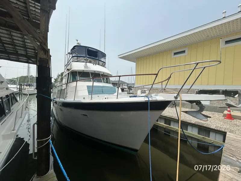 Slide: The Image of 48' Hatteras starboard forward profile - 6885928