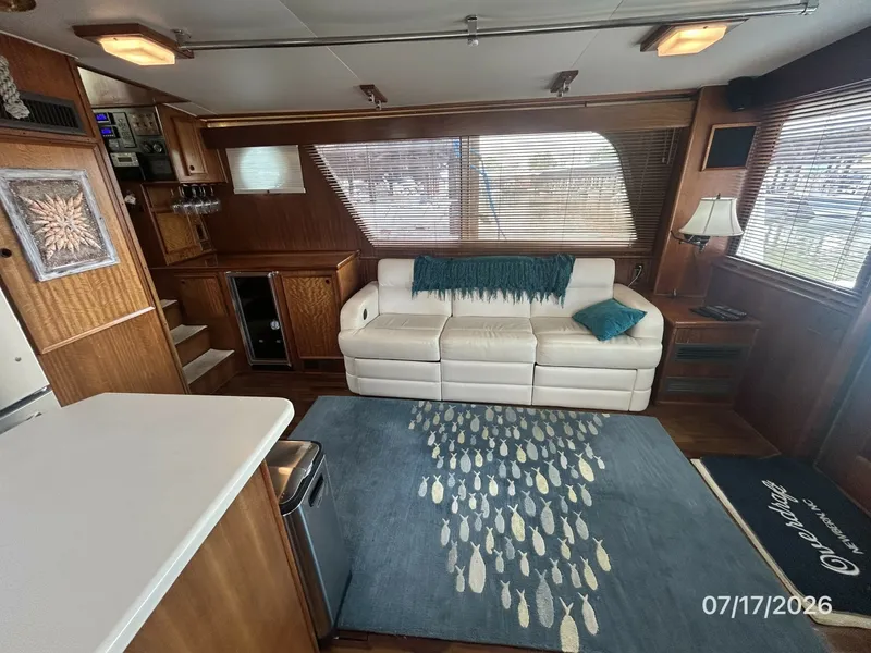 Slide: The Image of 48' Hatteras salon starboard - 6885924