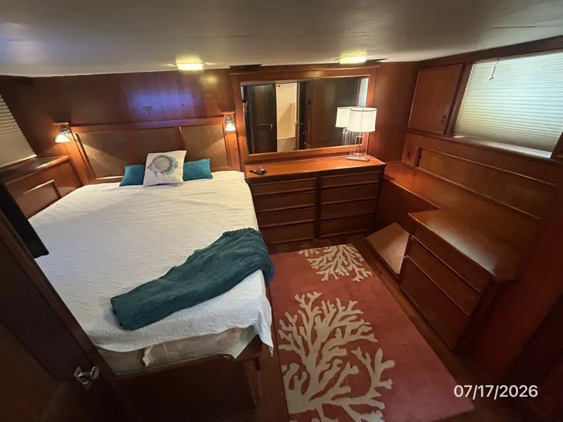 Slide: The Image of 48' Hatteras master stateroom - 6885890