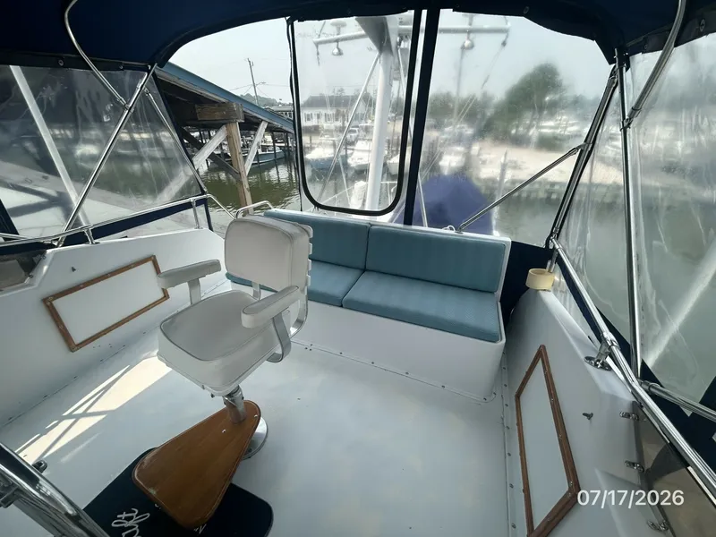 Slide: The Image of 48' Hatteras flybridge aft - 6885862