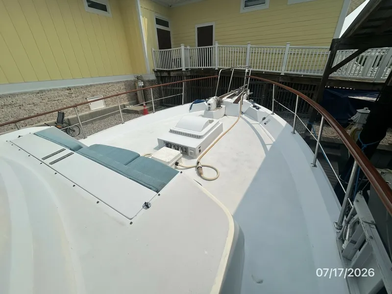 Slide: The Image of 48' Hatteras foredeck1 - 6885872