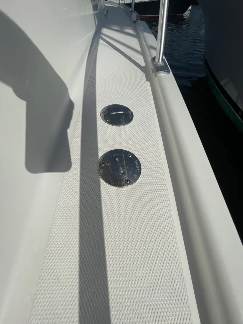 Slide: The Image of Side Deck - 6887016