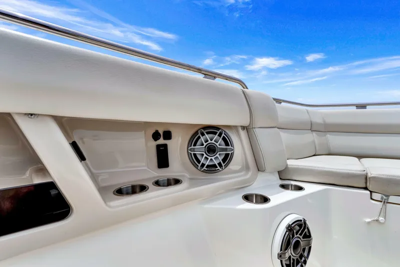 Slide: The Image of Boston Whaler 350 Realm 2023 - 7228974