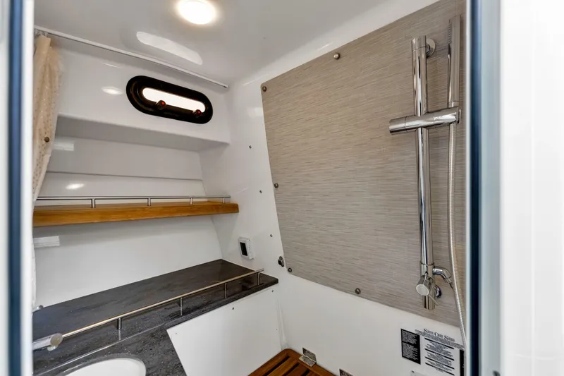 Slide: The Image of Boston Whaler 350 Realm 2023 - 7229030