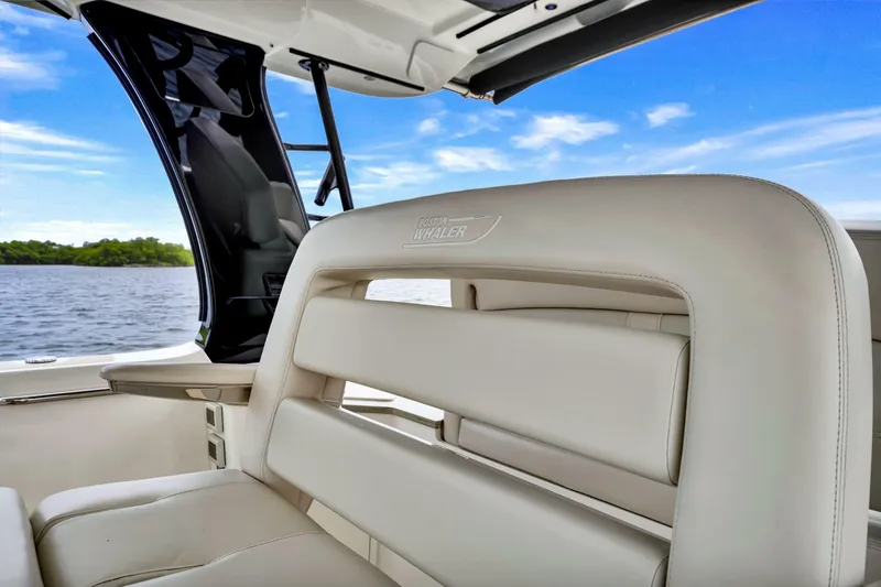 Slide: The Image of Boston Whaler 350 Realm 2023 - 7228992