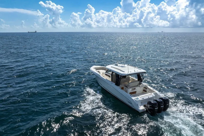 Slide: The Image of Boston Whaler 350 Realm 2023 - 6916438