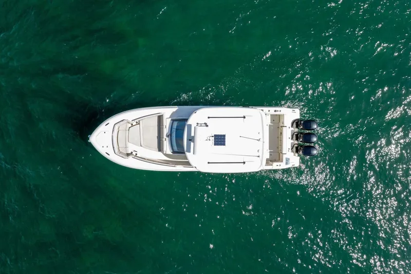 Slide: The Image of Boston Whaler 350 Realm 2023 - 7229040
