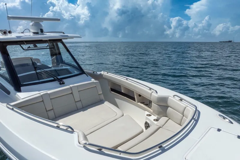Slide: The Image of Boston Whaler 350 Realm 2023 - 7229042