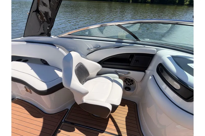 Slide: The Image of Crownline Boats Eclipse E255 2023 - 7229026