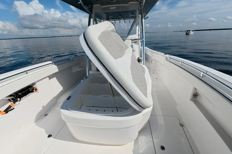 Slide: The Image of Invincible 33 Catamaran 2023 - 7229301