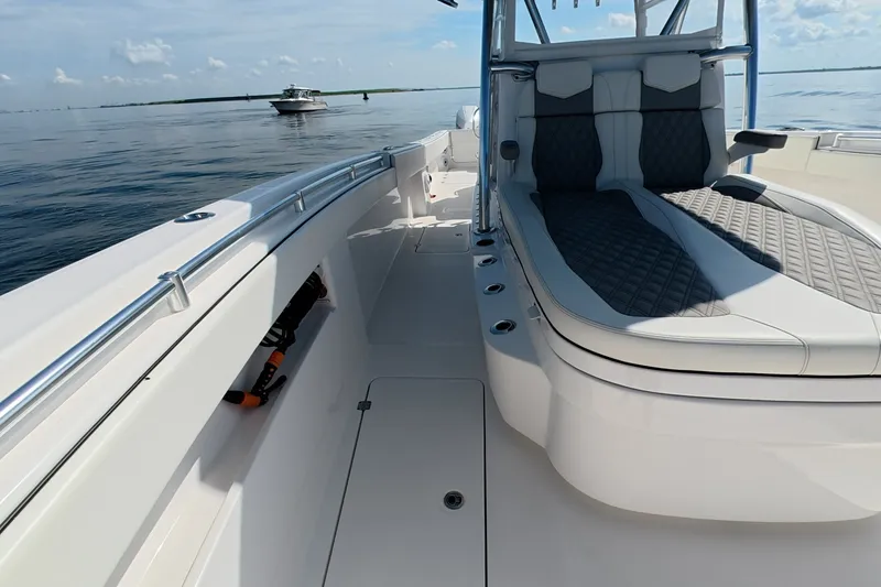 Slide: The Image of Invincible 33 Catamaran 2023 - 7229294