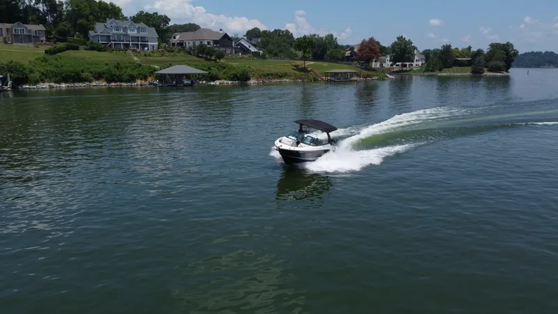 Slide: The Image of Sea Ray SLX 260 Surf 2023 - 7387607