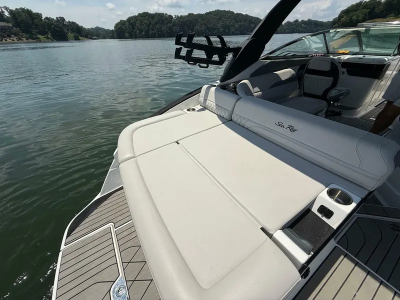 Slide: The Image of Sea Ray SLX 260 Surf 2023 - 6942441