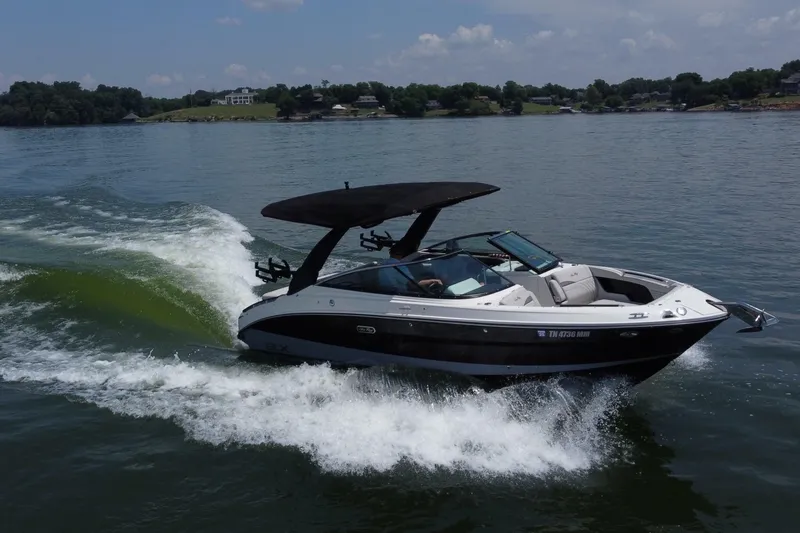 Slide: The Image of Sea Ray SLX 260 Surf 2023 - 6942418