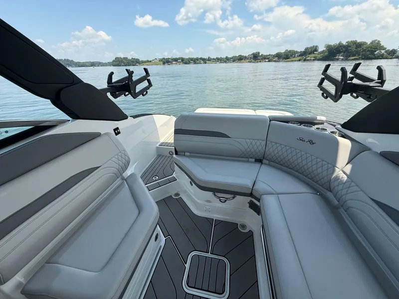 Slide: The Image of Sea Ray SLX 260 Surf 2023 - 7387690