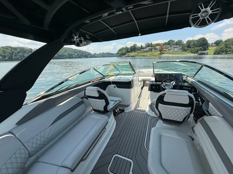 Slide: The Image of Sea Ray SLX 260 Surf 2023 - 6942433