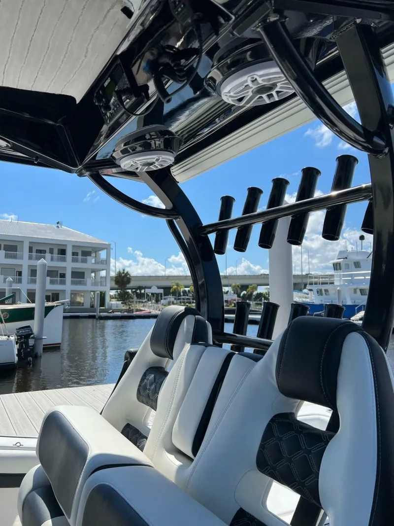 Slide: The Image of Tidewater 320 CC Adventure 2023 - 6942598
