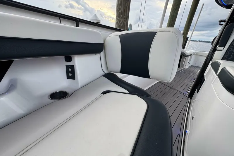 Slide: The Image of Tidewater 320 CC Adventure 2023 - 6942618