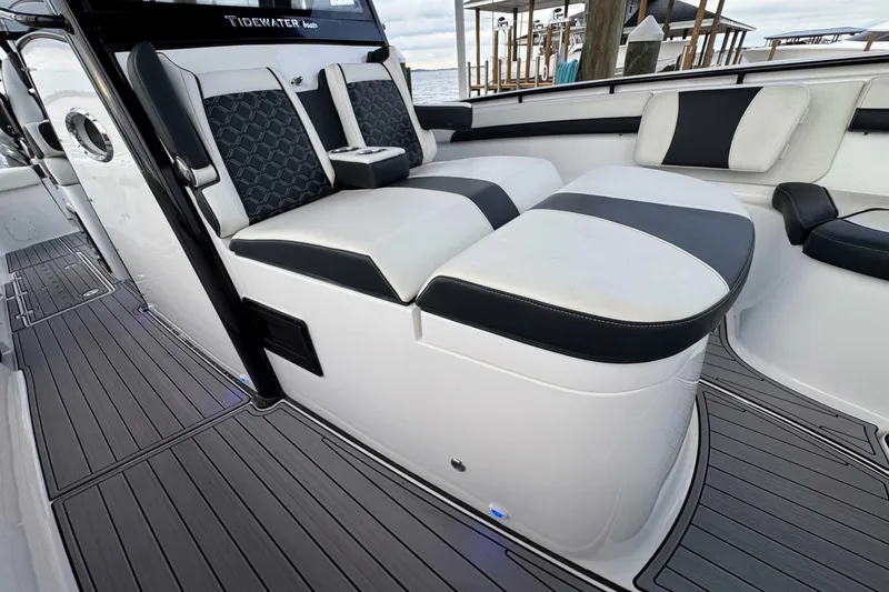 Slide: The Image of Tidewater 320 CC Adventure 2023 - 7229831