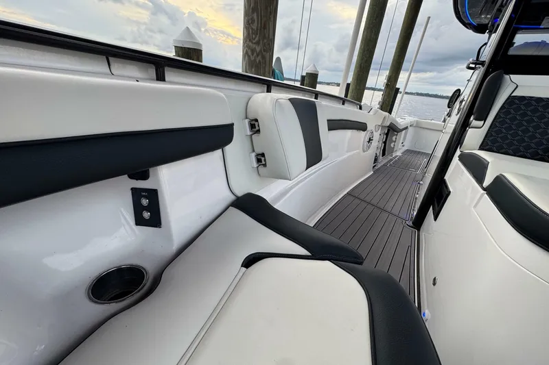 Slide: The Image of Tidewater 320 CC Adventure 2023 - 6942616
