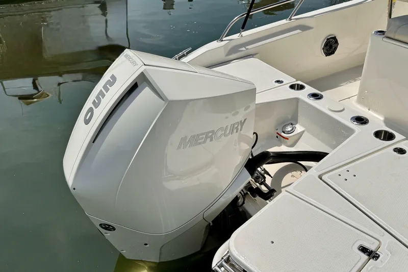 Slide: The Image of Boston Whaler 220 Dauntless 2022 - 6942599