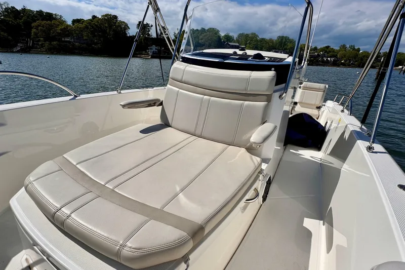 Slide: The Image of Boston Whaler 220 Dauntless 2022 - 6942572