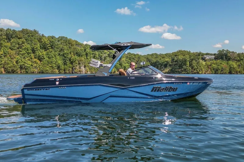 Slide: The Image of Malibu Wakesetter 25 LSV 2022 - 6942873
