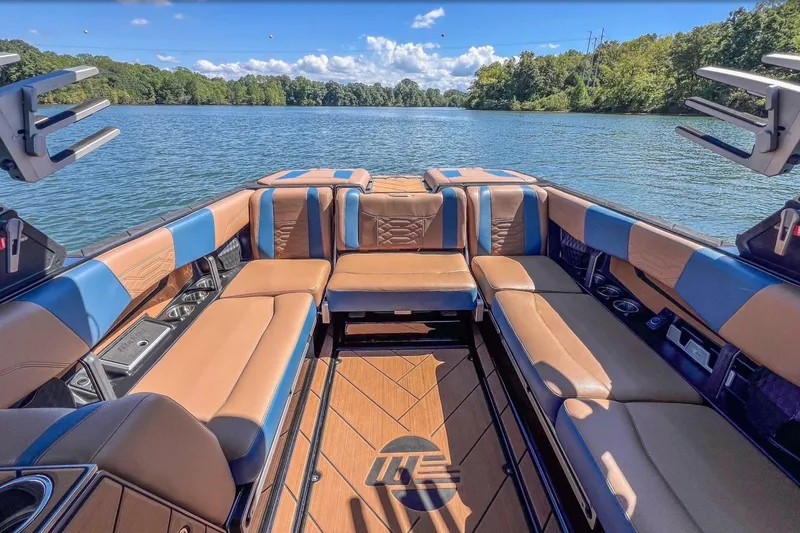 Slide: The Image of Malibu Wakesetter 25 LSV 2022 - 6942883