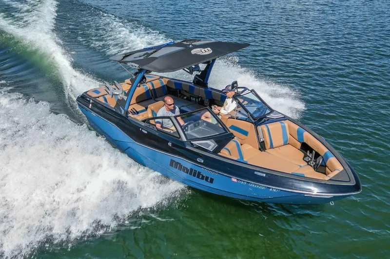 Slide: The Image of Malibu Wakesetter 25 LSV 2022 - 6942847