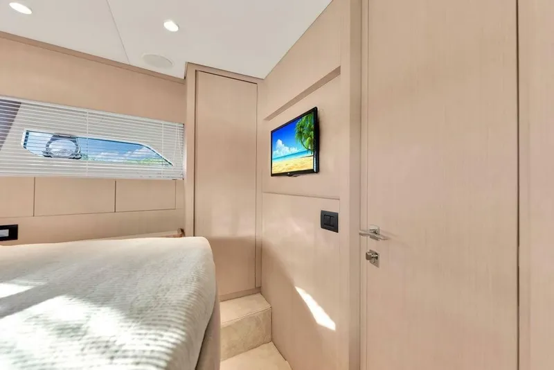 Slide: The Image of Ferretti 500 2021 - 7247398