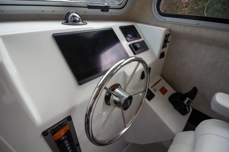 Slide: The Image of Parker Marine 2520 XLD Sport Cabin 2022 - 6943056