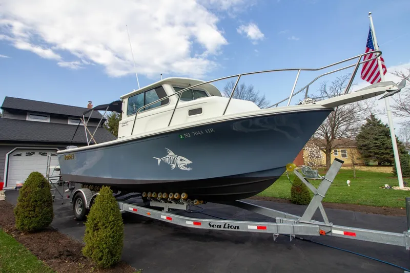 Slide: The Image of Parker Marine 2520 XLD Sport Cabin 2022 - 6942931