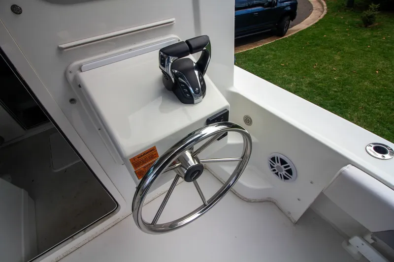 Slide: The Image of Parker Marine 2520 XLD Sport Cabin 2022 - 6942991