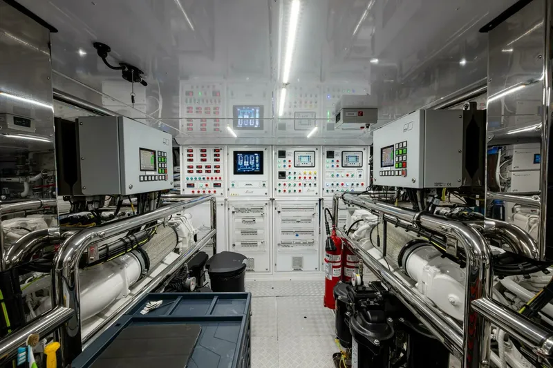 Slide: The Image of 2023 Benetti 34M OASIS 2023 Benetti 34M OASIS - 6888386