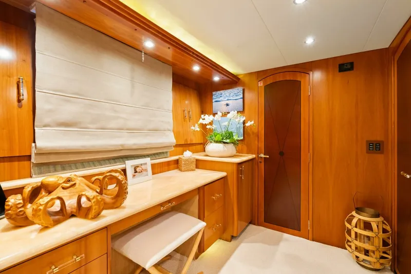 Slide: The Image of Hatteras 100 MAGIC - Master Stateroom 2005 Hatteras 100 Motoryacht MAGIC - 6888418