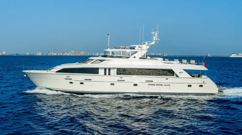 The Image of Hatteras 100 MAGIC - Port Profile 2005 Hatteras 100 Motoryacht MAGIC - 6888416