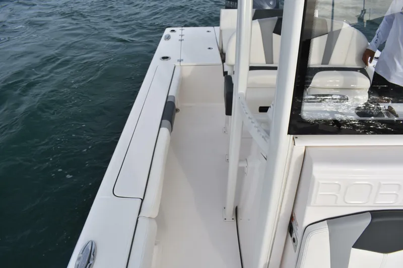 Slide: The Image of Robalo 246 Cayman 2022 - 7230151