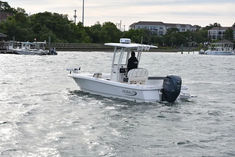 Slide: The Image of Robalo 246 Cayman 2022 - 7230118