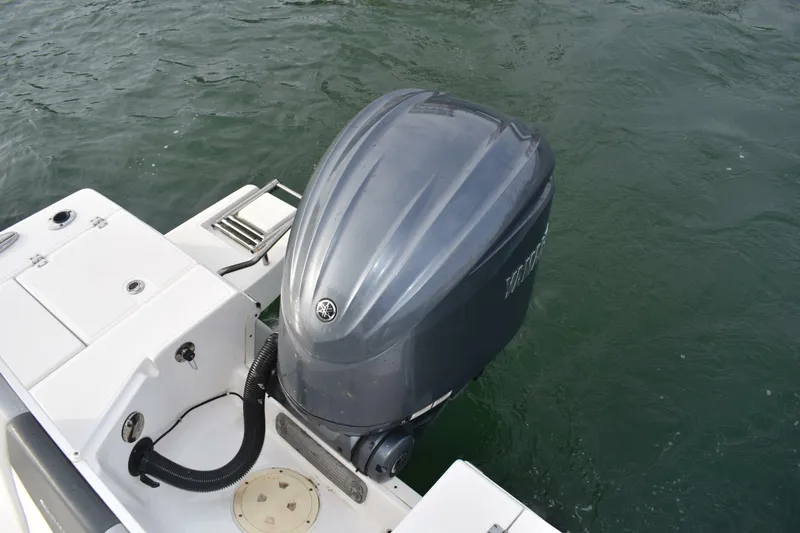 Slide: The Image of Robalo 246 Cayman 2022 - 7230176