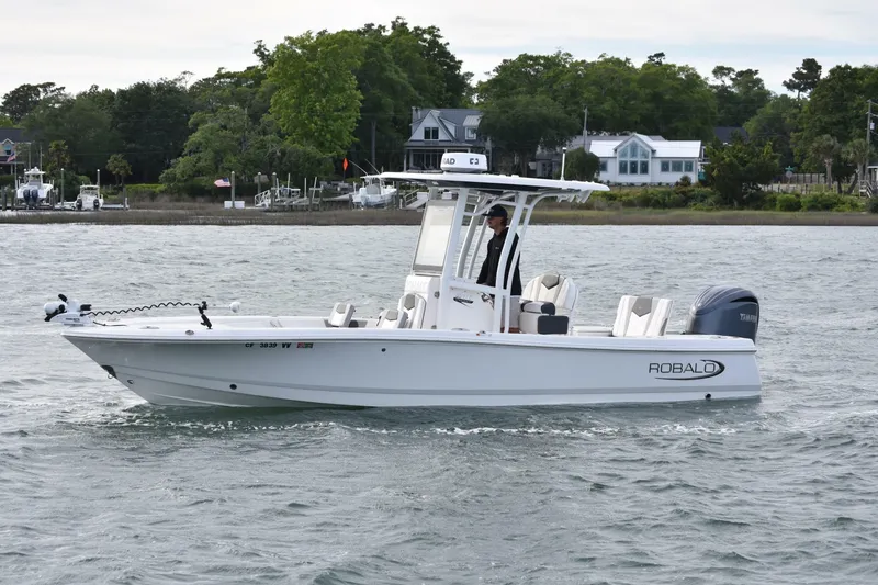 Slide: The Image of Robalo 246 Cayman 2022 - 6888997