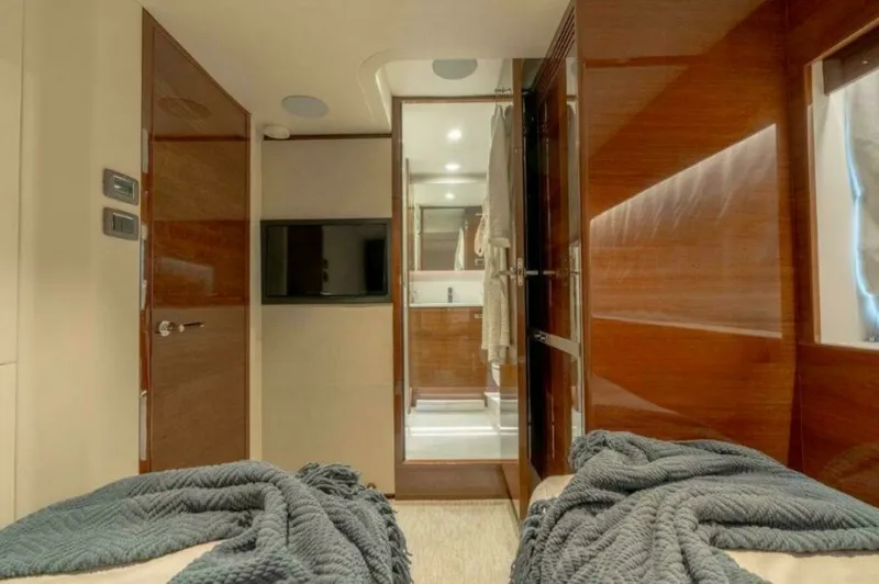 Slide: The Image of Princess 85 Kaos Guest SR 2019 Princess 85 Kaos - 6888909