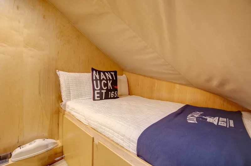 Slide: The Image of Viking 82 - Done Deal - Bunk Room 2010 Viking 82 Convertible Done Deal - 6888953