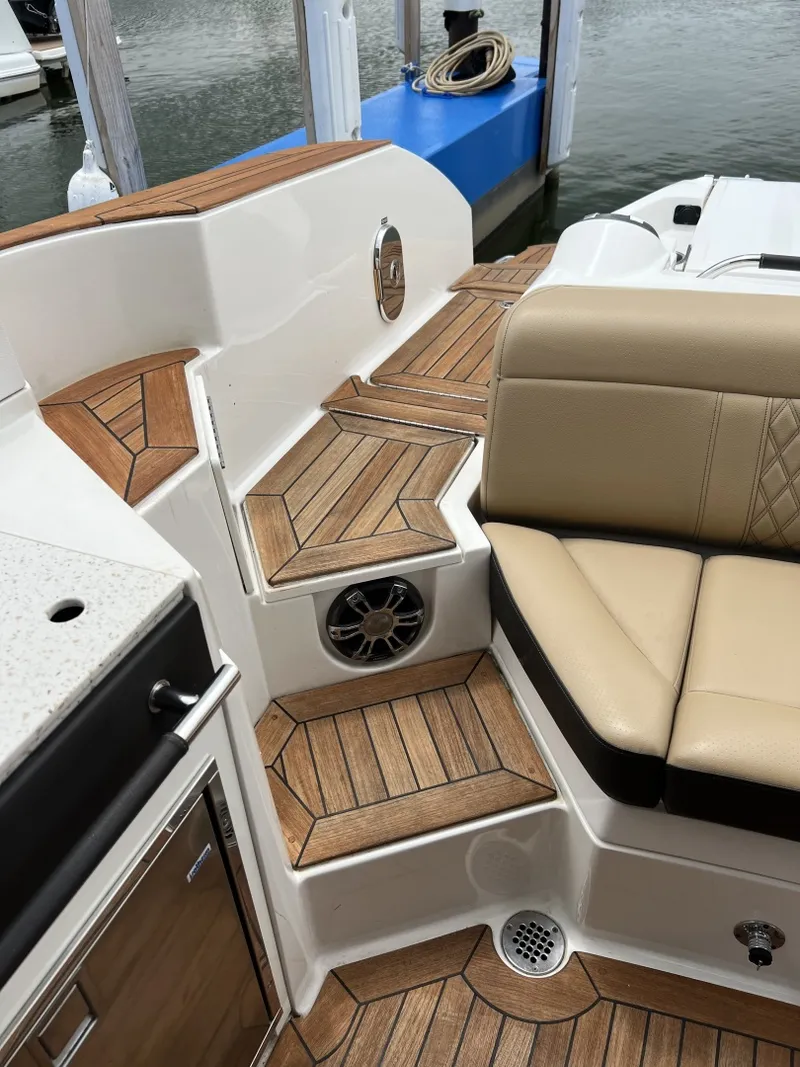 Slide: The Image of Sea Ray 350 SLX 2020 - 6986793