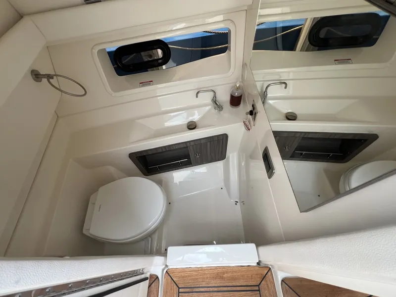 Slide: The Image of Sea Ray 350 SLX 2020 - 6986844