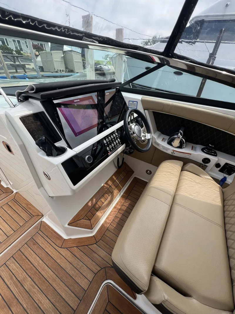 Slide: The Image of Sea Ray 350 SLX 2020 - 6986765