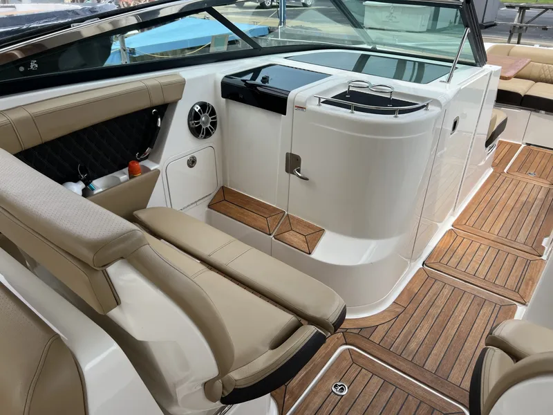 Slide: The Image of Sea Ray 350 SLX 2020 - 6986782